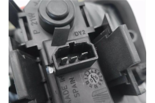 Recambio de piloto porton trasero derecho para seat leon (1m1) 1.6 16 v referencia OEM IAM 1M6945092B  