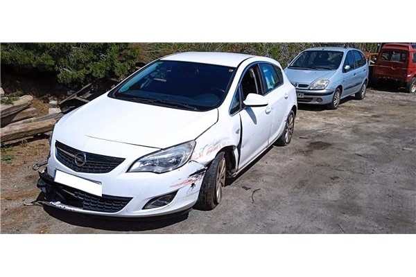 opel astra j del año 2010