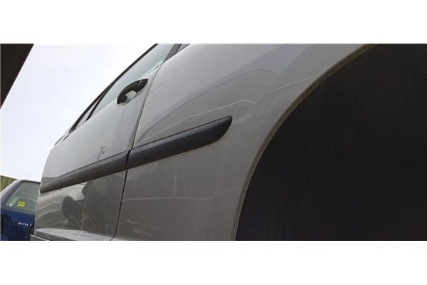 Recambio de moldura aleta trasero izquierda para peugeot 207 1.4 referencia OEM IAM   