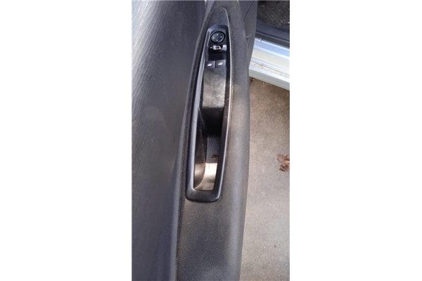 Recambio de mando elevalunas delantero izquierdo para citroen c4 berlina 1.4 16v referencia OEM IAM   