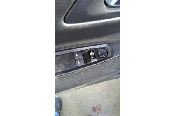 Recambio de mando elevalunas delantero izquierdo para citroen c4 berlina 1.4 16v referencia OEM IAM   