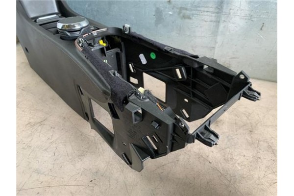 Recambio de embellecedor consola central para opel astra j 1.6 referencia OEM IAM   