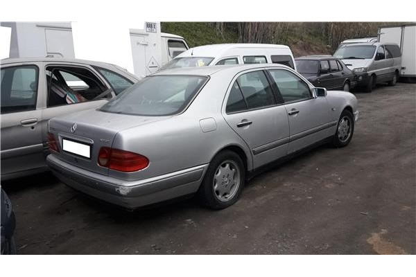 mercedes-benz clase e (bm 210) berlina del año 1998 mercedes-benz clase e (bm 210) berlina del año 1998