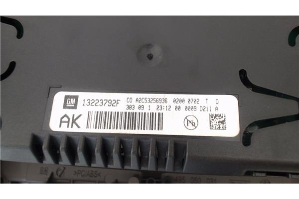 Recambio de display para opel insignia berlina 2.0 cdti referencia OEM IAM 13223792F   Recambio de display para opel insignia berlina 2.0 cdti referencia OEM IAM 13223792F
