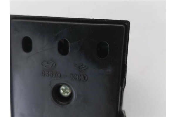 Recambio de mando elevalunas delantero izquierdo para hyundai getz (tb) 1.1 básico referencia OEM IAM 935701C230WK 935701C010  Recambio de mando elevalunas delantero izquierdo para hyundai getz (tb) 1.1 básico referencia OEM IAM 935701C230WK 935701C010
