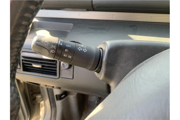 Recambio de mando intermitencia para nissan x-trail (t30) 2.0 referencia OEM IAM 255408H700  