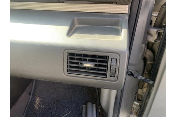 Recambio de rejilla entrada de aire para nissan x-trail (t30) 2.0 referencia OEM IAM 687618H600  