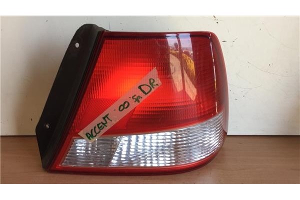Recambio de piloto trasero derecho para hyundai accent (lc) 1.3 gl 5p referencia OEM IAM 92402252  