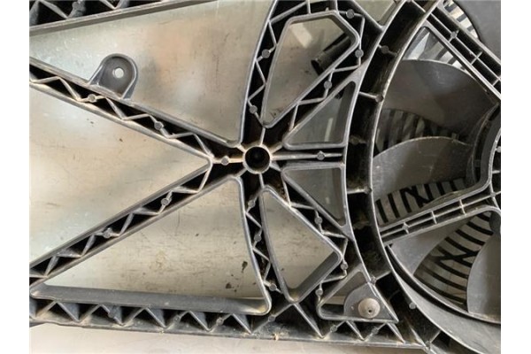 Recambio de electroventilador para opel meriva 1.7 cdti referencia OEM IAM 52406446  