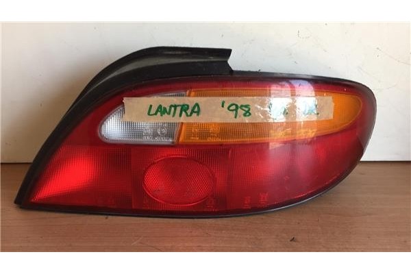Recambio de piloto trasero derecho para hyundai lantra berlina (rd) 1.6 gl referencia OEM IAM 92402290  