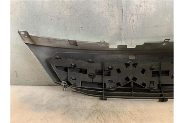Recambio de rejilla capo para citroen c3 1.4 hdi referencia OEM IAM 9680094177  