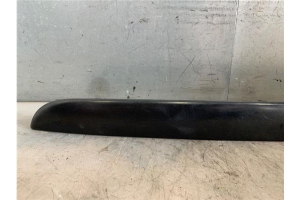 Recambio de moldura porton trasero para citroen xsara picasso 2.0 hdi referencia OEM IAM 9635595877F  