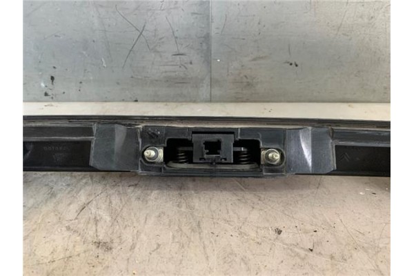 Recambio de moldura porton trasero para citroen xsara picasso 2.0 hdi referencia OEM IAM 9635595877F  