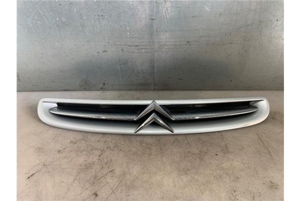 Recambio de rejilla capo para citroen xsara picasso 2.0 hdi referencia OEM IAM 9632099177  