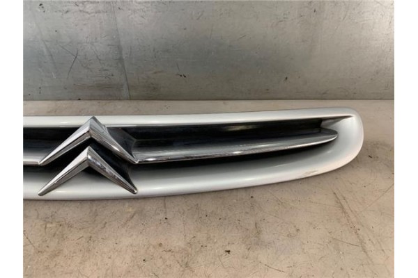 Recambio de rejilla capo para citroen xsara picasso 2.0 hdi referencia OEM IAM 9632099177  