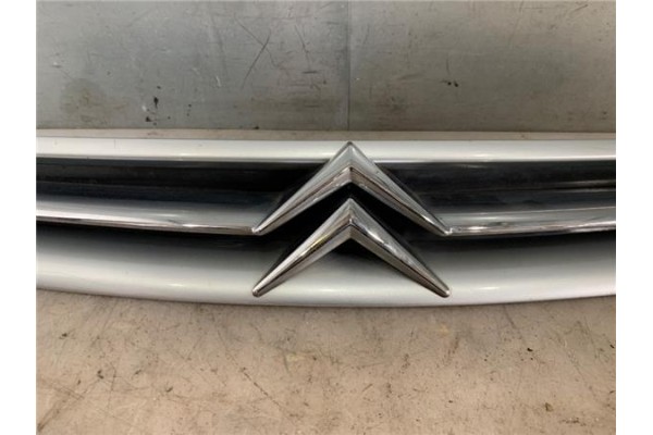 Recambio de rejilla capo para citroen xsara picasso 2.0 hdi referencia OEM IAM 9632099177  