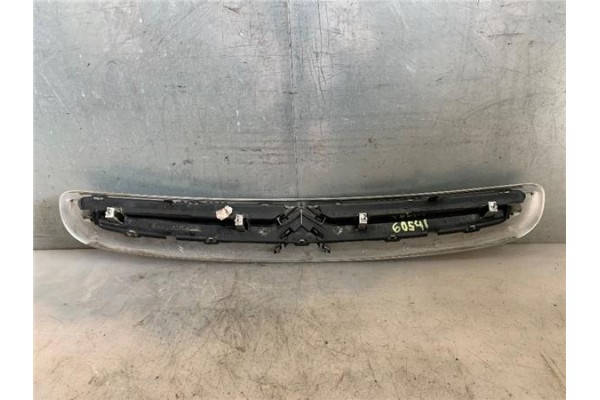 Recambio de rejilla capo para citroen xsara picasso 2.0 hdi referencia OEM IAM 9632099177  
