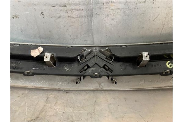 Recambio de rejilla capo para citroen xsara picasso 2.0 hdi referencia OEM IAM 9632099177  