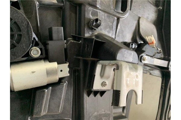 Recambio de elevalunas electrico delantero izquierdo para mazda 5 2.0 referencia OEM IAM C2355997X CC64676N1 