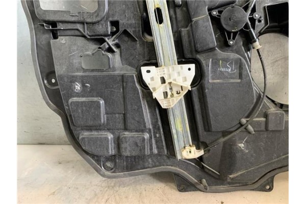 Recambio de elevalunas electrico delantero derecho para mazda 5 2.0 referencia OEM IAM C235897X  