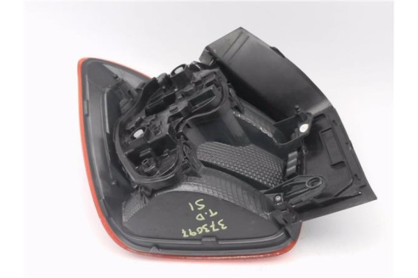 Recambio de piloto trasero derecho para bmw serie 1 berlina 5p (f20) 2.0 116d referencia OEM IAM 63217270096 A055364 