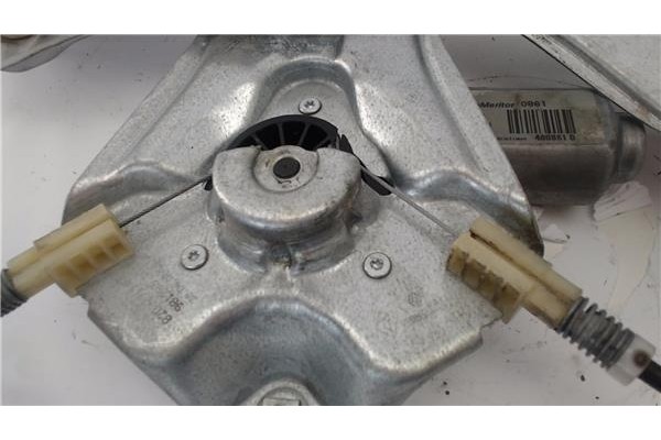 Recambio de mecanismo elevalunas delantero derecho para renault clio iii 1.5 dci (br17, cr17) referencia OEM IAM 400861D  