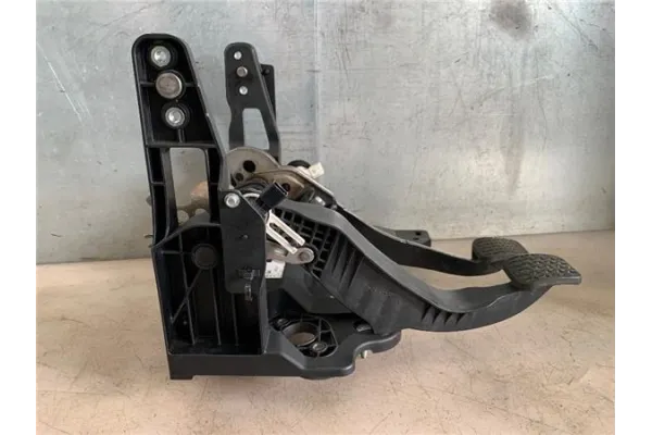 Recambio de juego pedales completo para opel astra j 1.7 cdti referencia OEM IAM 560013 13252175 