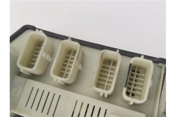 Recambio de caja fusibles/rele para renault kangoo ii (f/kw0) 1.5 dci (kw0c, kw0f) referencia OEM IAM 8200451902 USMX61  Recambio de caja fusibles/rele para renault kangoo ii (f/kw0) 1.5 dci (kw0c, kw0f) referencia OEM IAM 8200451902 USMX61