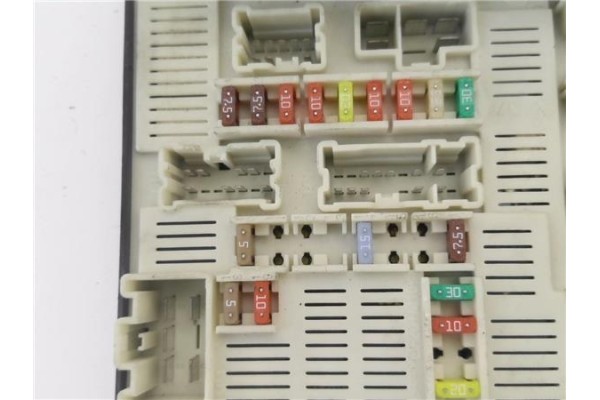 Recambio de caja fusibles/rele para renault kangoo ii (f/kw0) 1.5 dci (kw0c, kw0f) referencia OEM IAM 8200451902 USMX61  Recambio de caja fusibles/rele para renault kangoo ii (f/kw0) 1.5 dci (kw0c, kw0f) referencia OEM IAM 8200451902 USMX61