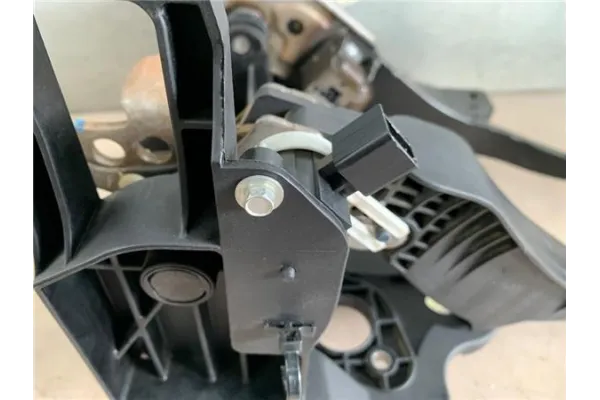 Recambio de juego pedales completo para opel astra j 1.7 cdti referencia OEM IAM 560013 13252175 