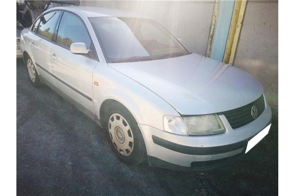 VOLKSWAGEN PASSAT BERLINA (3B2)