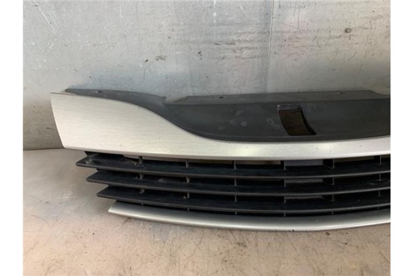 Recambio de rejilla paragolpes delantero para renault laguna ii (xgo) 1.9d dci (120) referencia OEM IAM 8200012581  