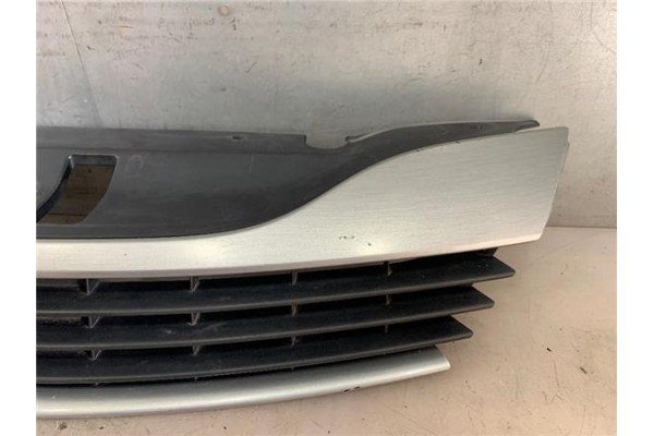 Recambio de rejilla paragolpes delantero para renault laguna ii (xgo) 1.9d dci (120) referencia OEM IAM 8200012581  