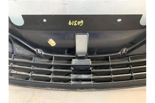 Recambio de rejilla paragolpes delantero para renault laguna ii (xgo) 1.9d dci (120) referencia OEM IAM 8200012581  