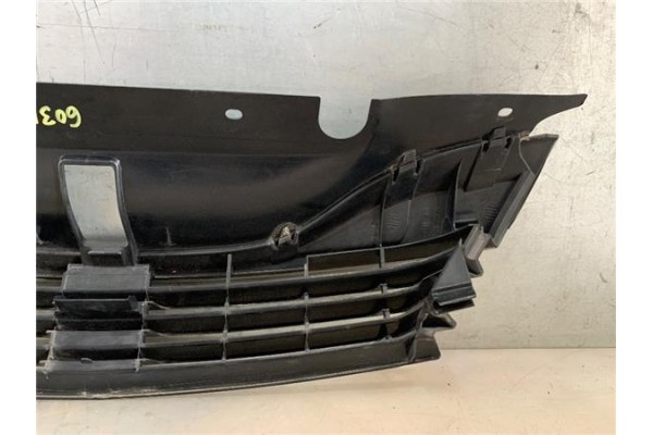 Recambio de rejilla paragolpes delantero para renault laguna ii (xgo) 1.9d dci (120) referencia OEM IAM 8200012581  