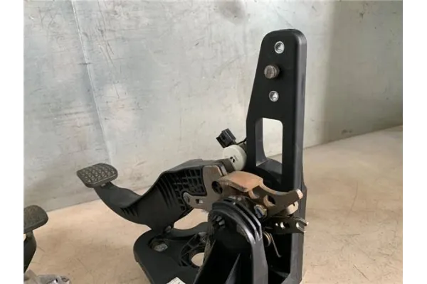 Recambio de juego pedales completo para opel astra j 1.7 cdti referencia OEM IAM 560013 13252175 