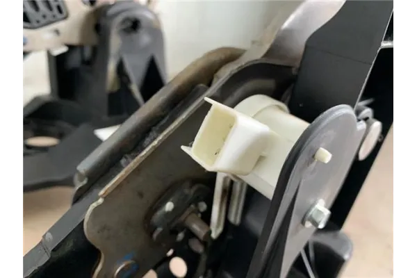 Recambio de juego pedales completo para opel astra j 1.7 cdti referencia OEM IAM 560013 13252175 