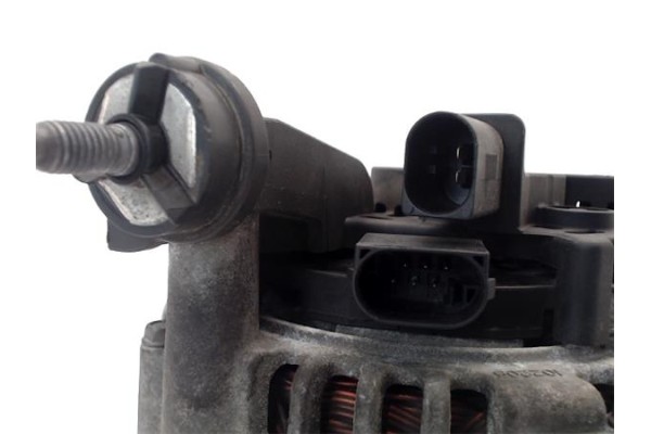 Recambio de alternador para mercedes-benz clase a (bm 169) 1.5 a 150 (169.031) referencia OEM IAM A2661500101 2605928D 266150010