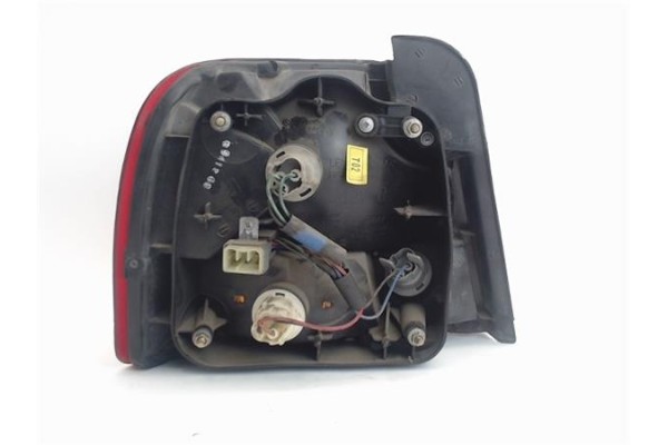 Recambio de piloto trasero derecho para hyundai lantra (j1) referencia OEM IAM 9240228520  