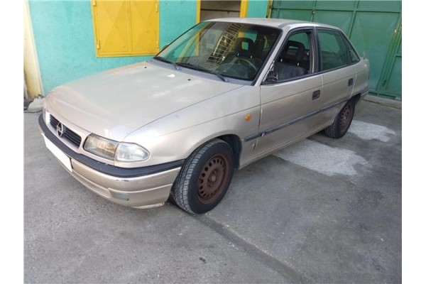 opel astra f berlina del año 1997