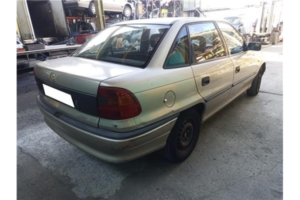 opel astra f berlina del año 1997