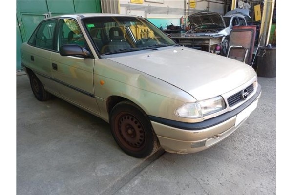 opel astra f berlina del año 1997