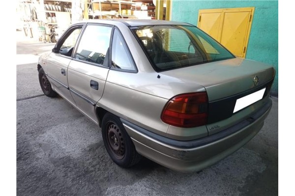 opel astra f berlina del año 1997
