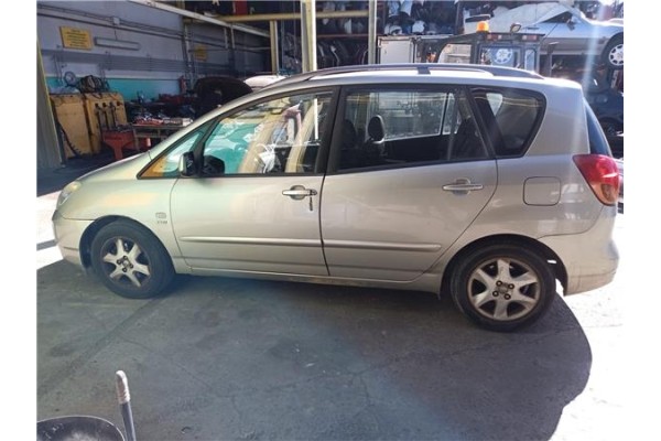 toyota corolla verso (e12) del año 2003