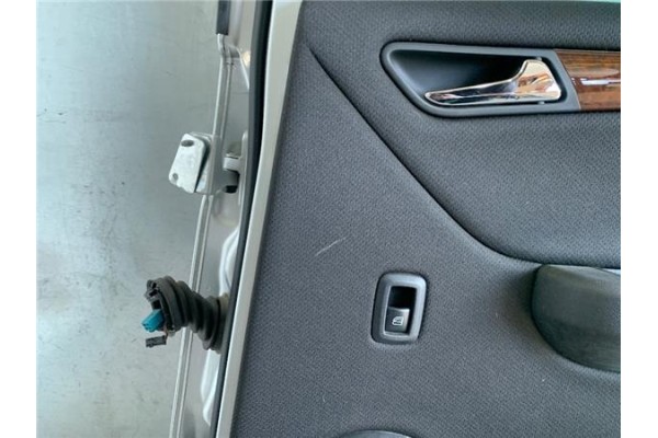 Recambio de puerta trasero derecha para mercedes-benz clase a (bm 169) 1.7 a 170 (169.032) referencia OEM IAM A1697302005   Recambio de puerta trasero derecha para mercedes-benz clase a (bm 169) 1.7 a 170 (169.032) referencia OEM IAM A1697302005