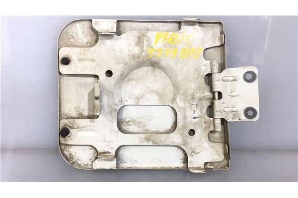 Recambio de tapa exterior combustible para kia pregio furgón (tb) 2.7 d referencia OEM IAM K72A42410 J2 