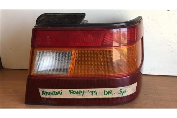 Recambio de piloto trasero derecho para hyundai pony (x2) 1.3 ls berlina referencia OEM IAM 7R011142  