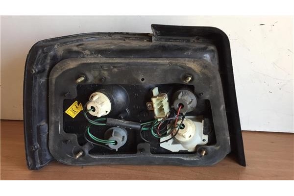 Recambio de piloto trasero derecho para hyundai pony (x2) 1.3 ls berlina referencia OEM IAM 7R011142  