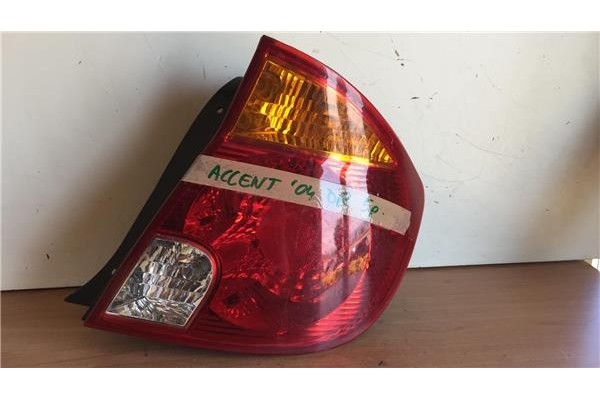 Recambio de piloto trasero derecho para hyundai accent (mc) 1.4 gl referencia OEM IAM 92402257  