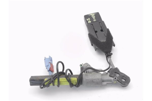 Recambio de anclaje cinturon delantero izquierdo para citroen c3 1.4 hdi referencia OEM IAM 8973TH  
